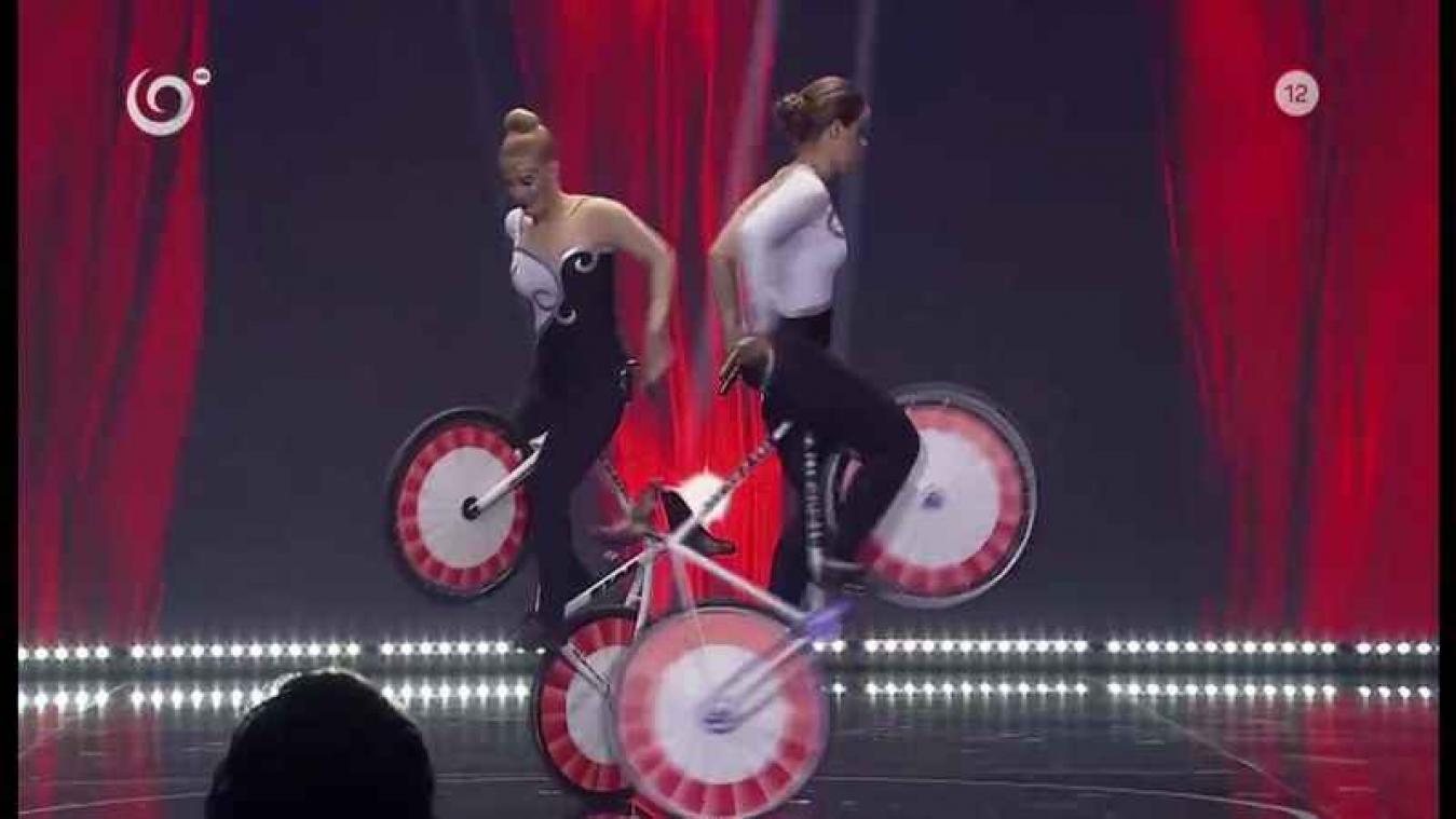 Wat deze vrouwen met een fiets kunnen, is werkelijk fantastisch!