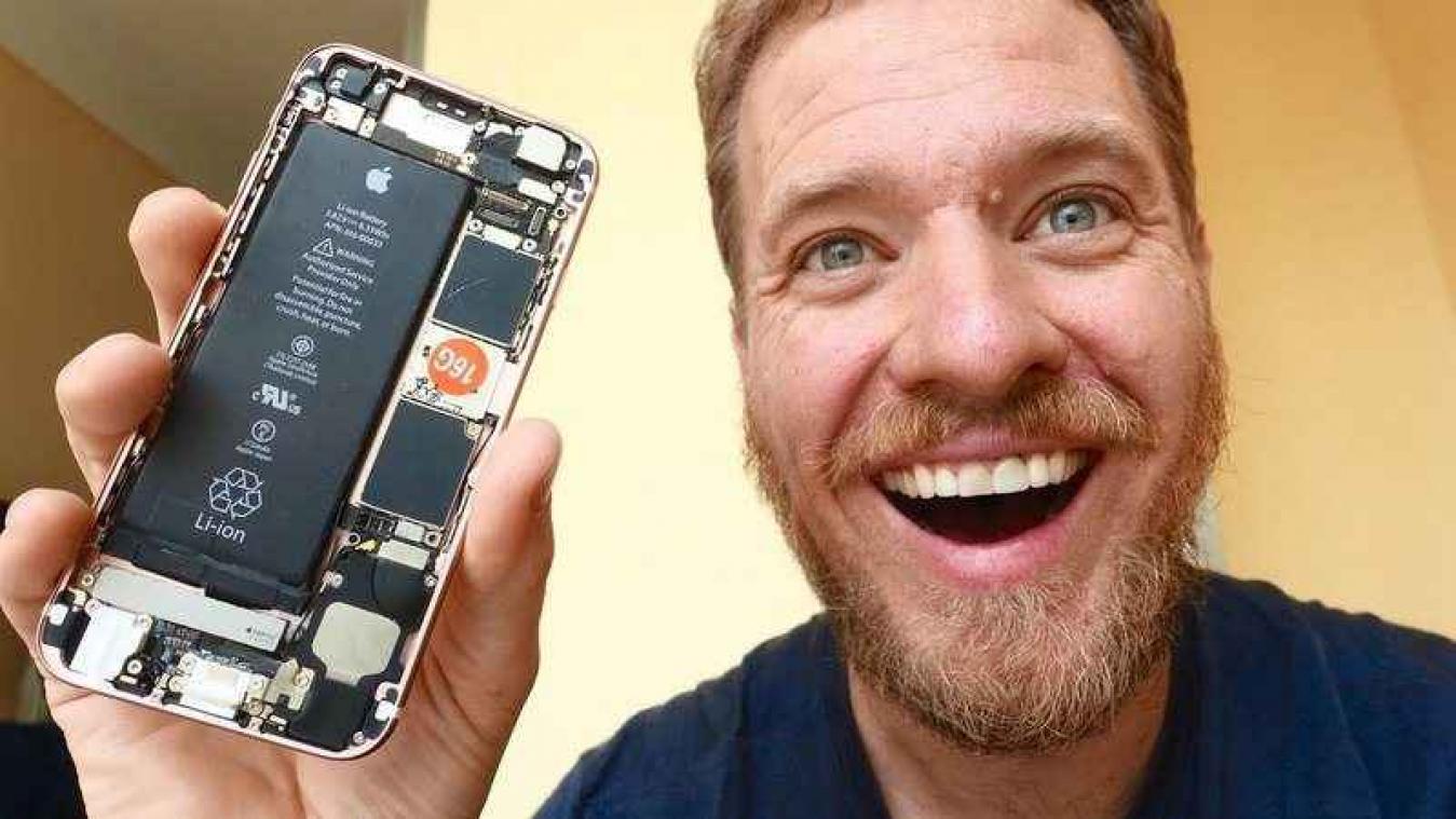 Man bouwt iPhone met spullen gevonden op Chinese markt