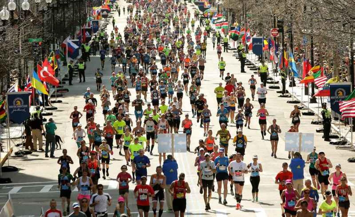 De 22 ton kleren die overblijven na marathon van Boston gaan naar goed doel