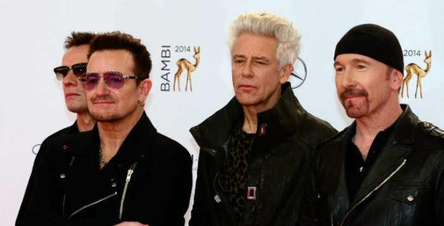 U2 trakteert pendelaars incognito op een concert in het station van New York