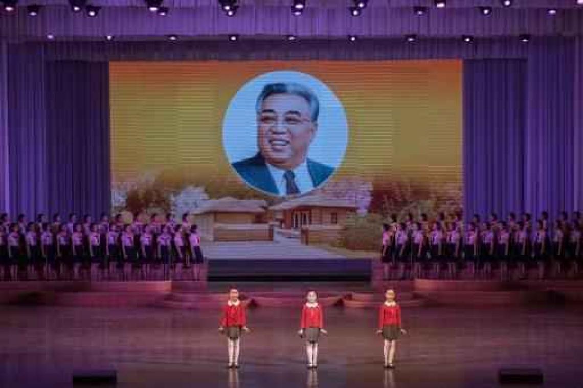 Spanning rond Noord-Korea - Massale militaire aanwezigheid op 105de verjaardag van Noord-Koreaanse stichter