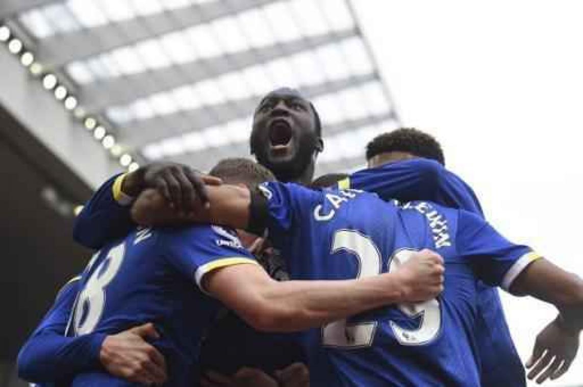 Everton blijft op koers voor Europees voetbal na 24e treffer van Lukaku