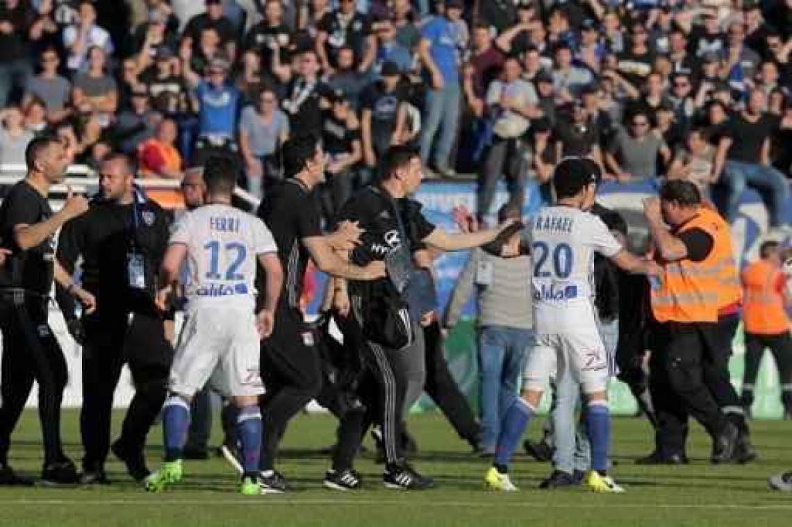 Ligue 1 - Basta-Lyon definitef gestaakt na supportersongeregeldheden