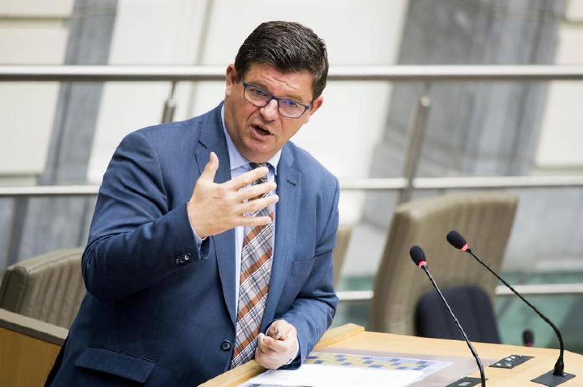 &quot;NMBS moet dringend zelf elektriciteit produceren&quot;
