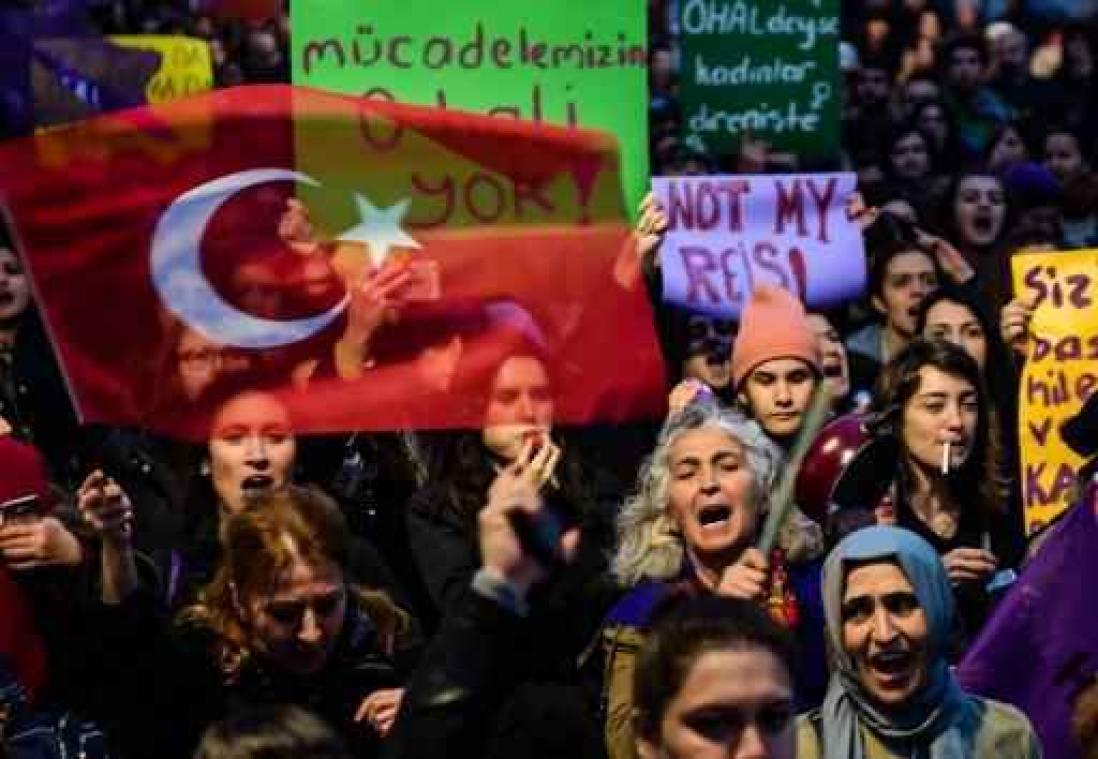 Turks referendum - Opnieuw duizenden mensen op straat tegen resultaat referendum