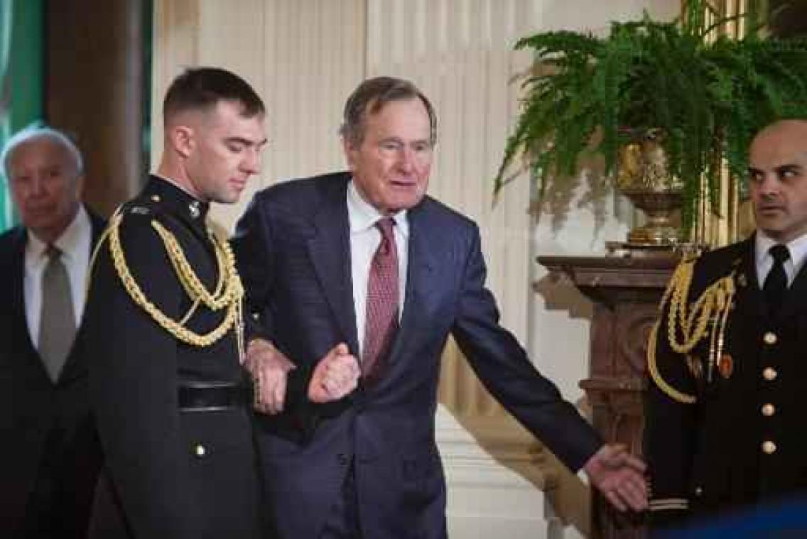 Amerikaanse ex-president George H.W. Bush opnieuw in ziekenhuis voor longontsteking