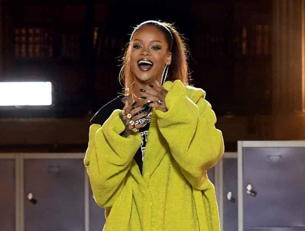 Nieuwe slippers Rihanna op hoongelach onthaald in Azië