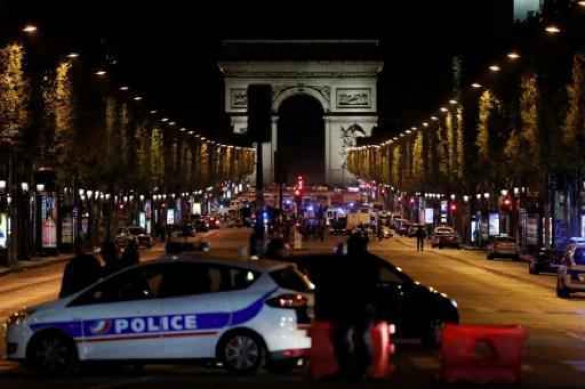 Schietpartij Champs-Elysées - Politieman neergeschoten, dader ook overleden