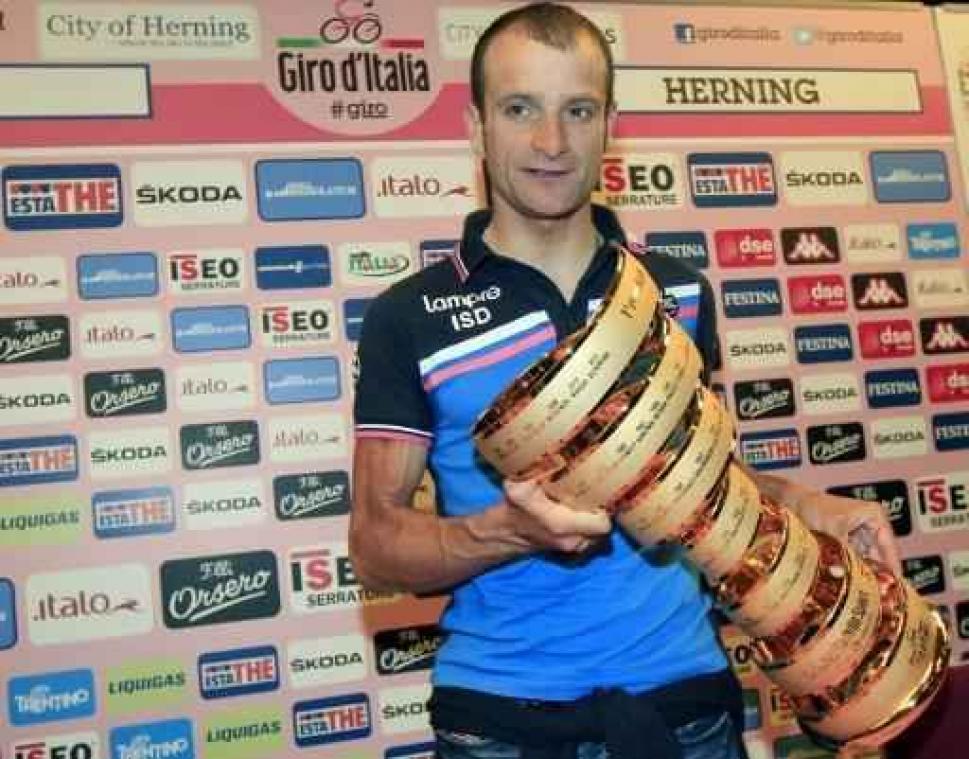Wielerwereld reageert geschokt op overlijden van Michele Scarponi