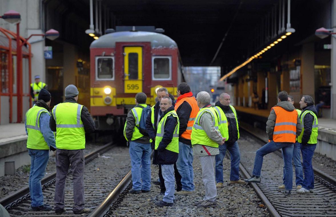 Maandelijkse staking dreigt op spoor