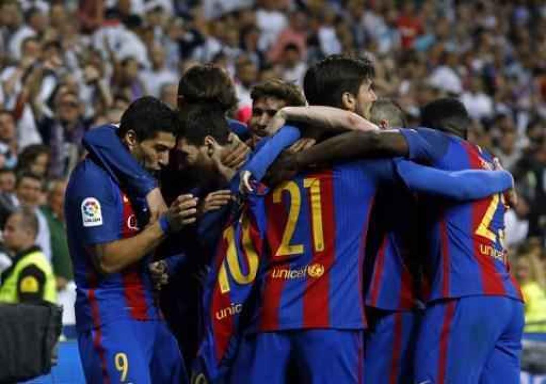 Primera Division - Barcelona houdt titelkansen gaaf met 2-3 zege in Clasico, Messi scoort 500e doelpunt