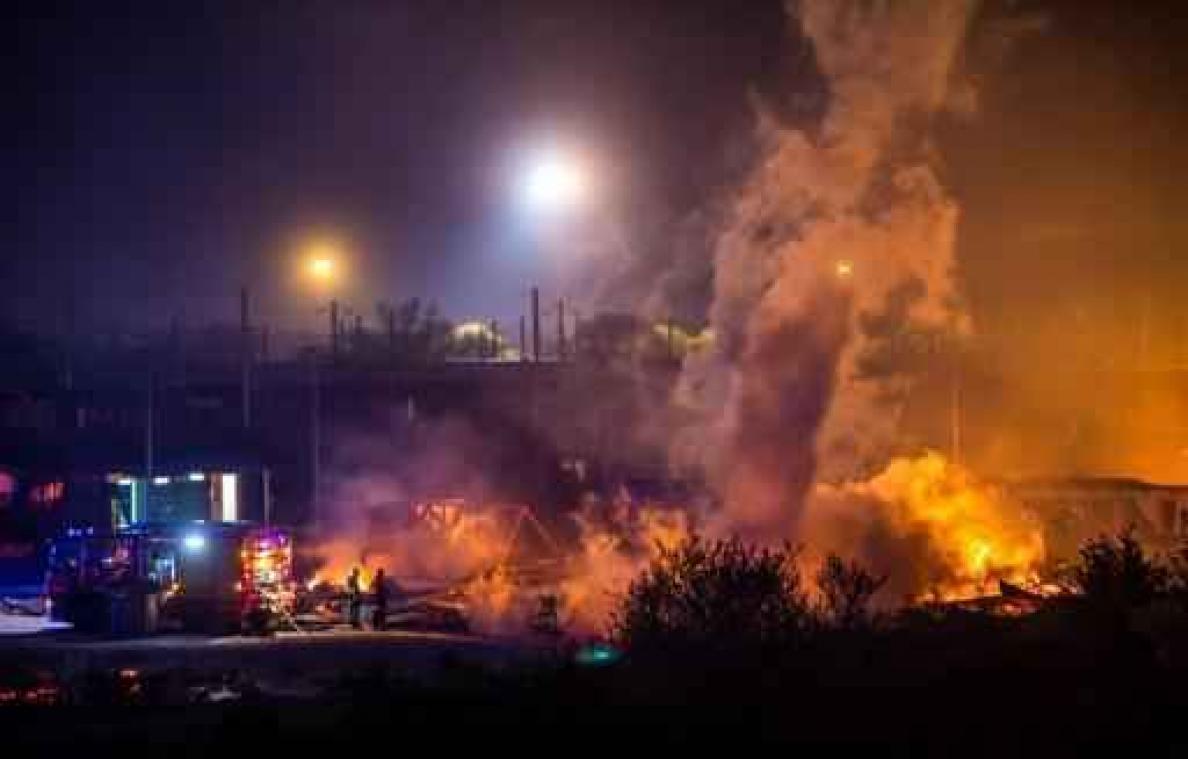 Minstens tien kinderen spoorloos na brand in kamp Duinkerke