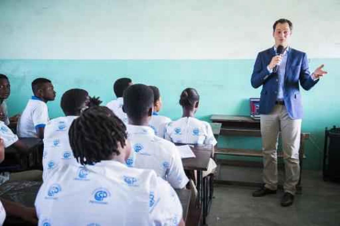 De Croo bezoekt centrum voor gezinsplanning op grootste markt van West-Afrika