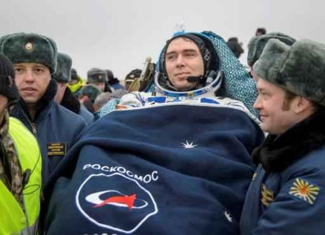 Russisch ruimtevaartbureau stuurt drie kosmonauten de laan uit
