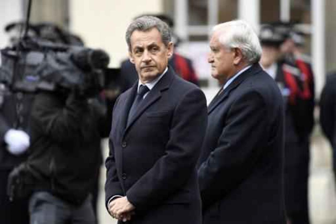 Ex-president Sarkozy stemt voor Macron, linkse kandidaat Mélenchon blijft zwijgen