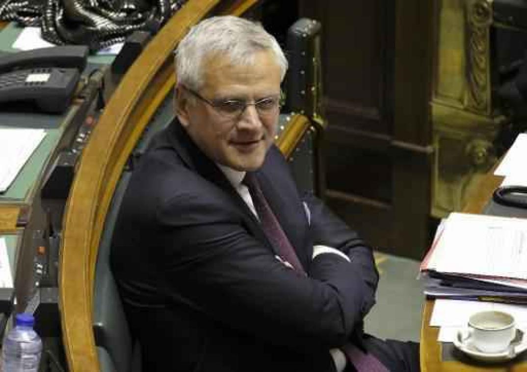 Minister Peeters verwerpt beperking werkloosheidsuitkeringen in de tijd