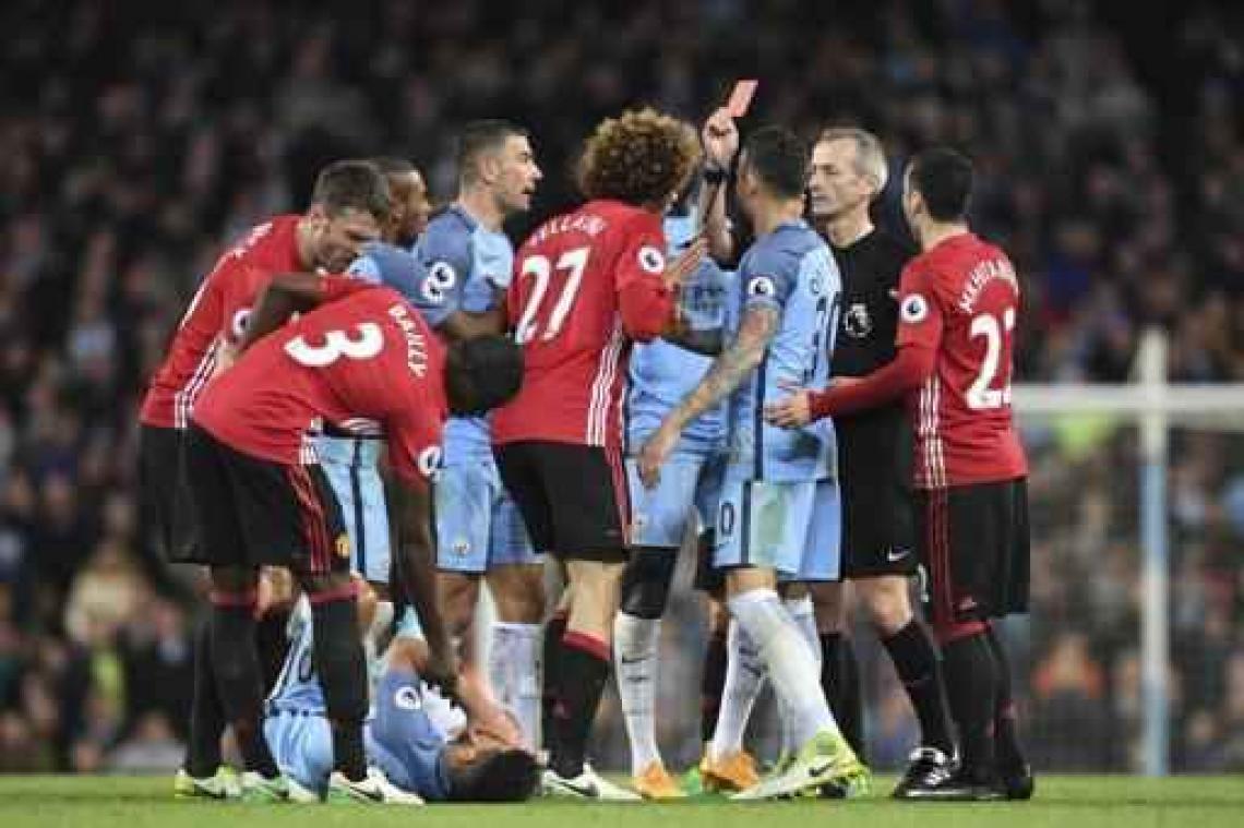 Fellaini wordt drie wedstrijden geschorst voor 'kopstoot'