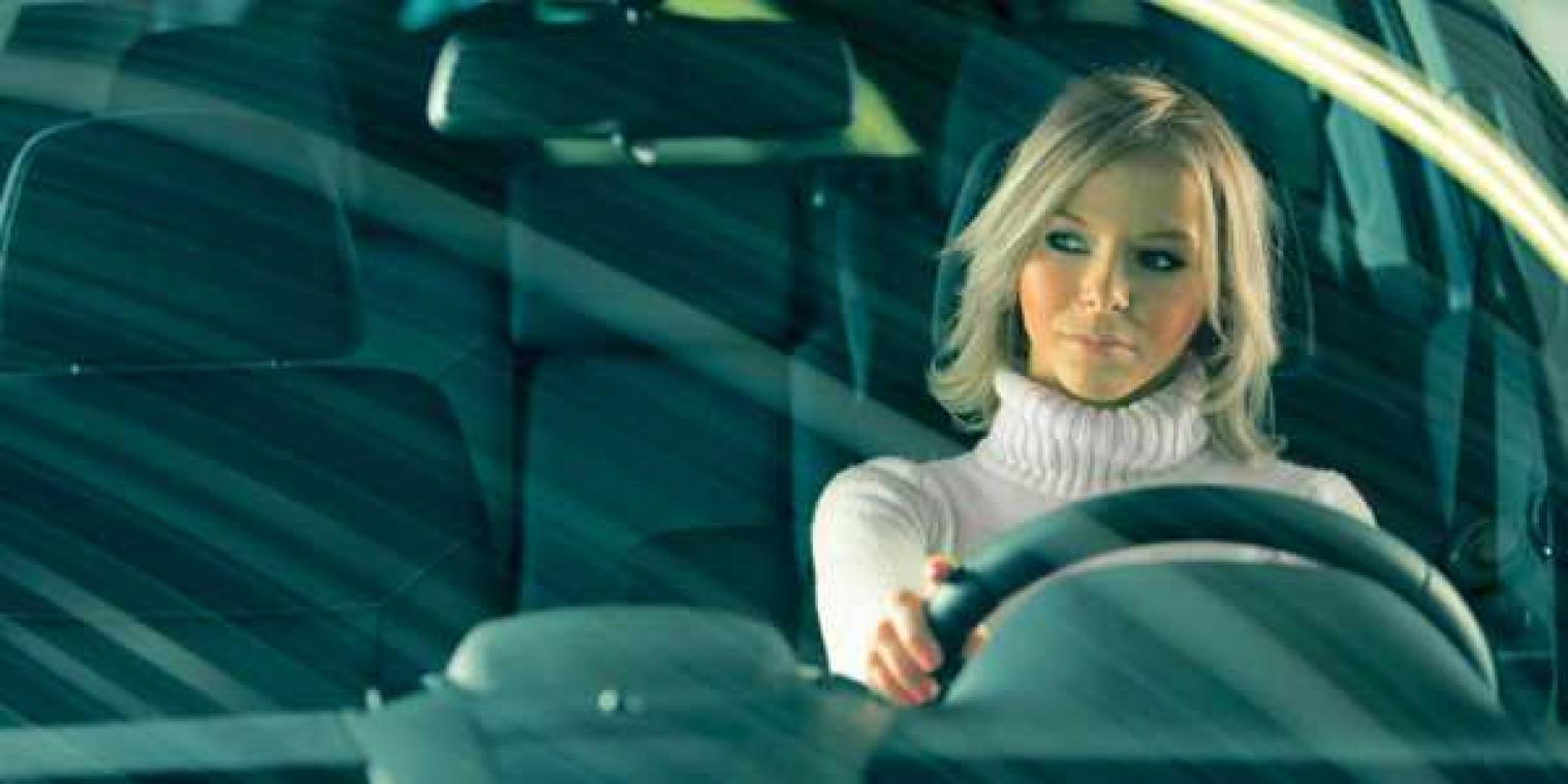Voor eens en altijd bewezen: vrouwen rijden beter auto dan mannen