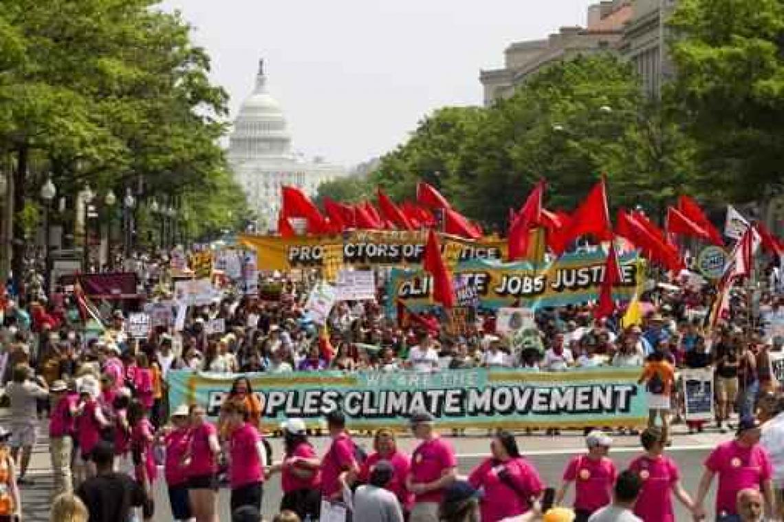 Duizenden protesteren tegen energiebeleid Trump