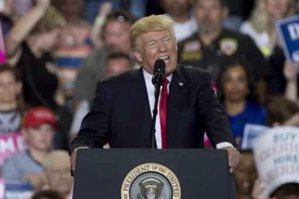 Trump valt media aan tijdens rally op avond van Correspondents' Dinner