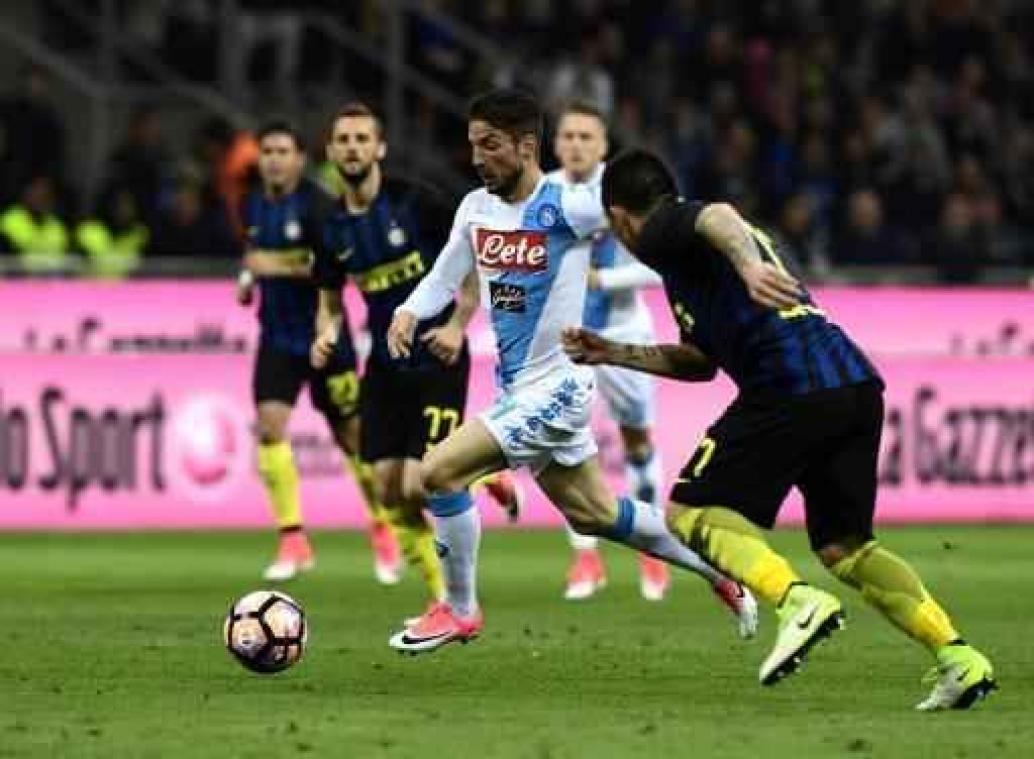 Belgen in het buitenland - Mertens en Napoli verkleinen de kloof op AS Roma, PSG lost de rol in titelstrijd