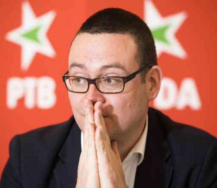 Feest van de Arbeid - PVDA-boegbeeld Hedebouw aangevallen met mes bij 1 mei-viering in Luik
