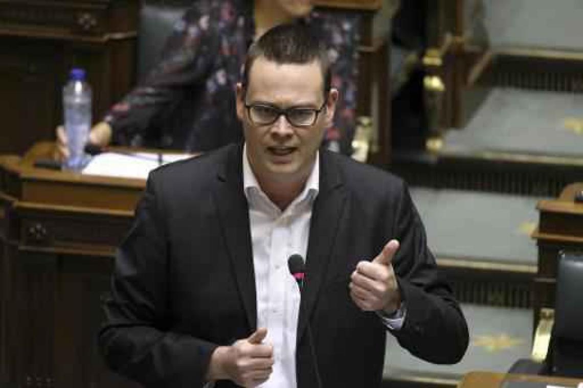 Update: PVDA-boegbeeld Hedebouw aangevallen met mes bij 1 mei-viering in Luik