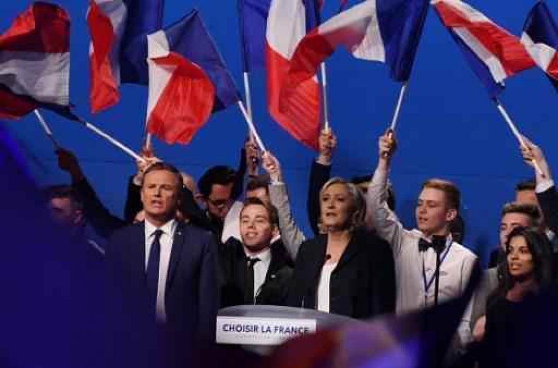 Le Pen hekelt tegenstander Macron als kandidaat van de financiële wereld