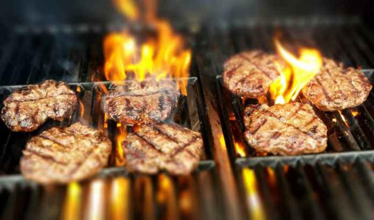 Zo maak je keer op keer de sappigste hamburger