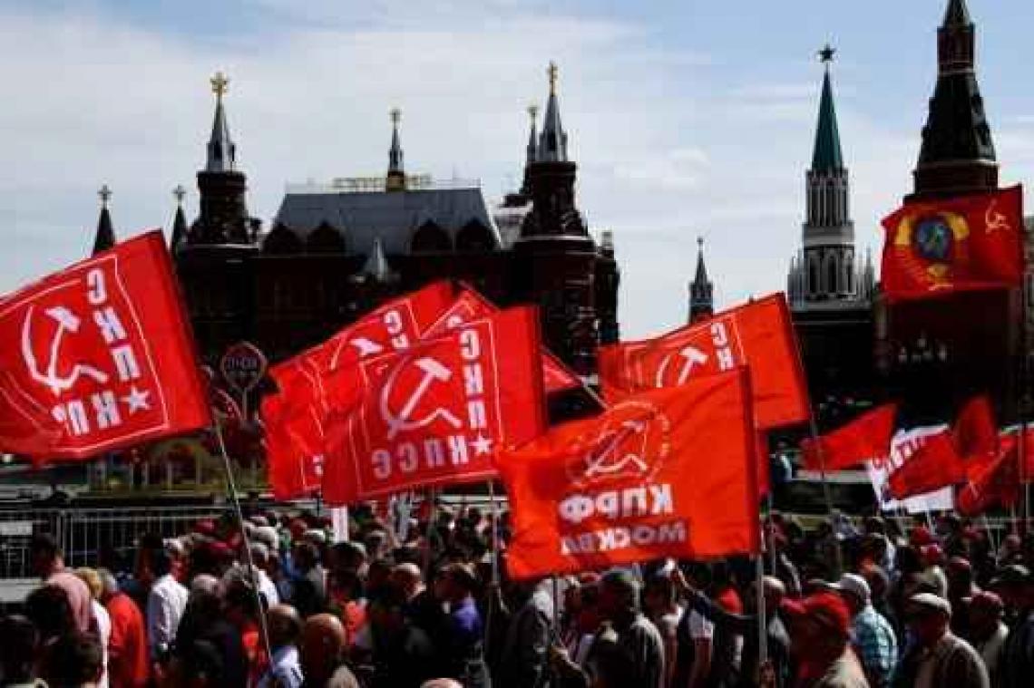 Tienduizenden mensen nemen deel aan 1 meiparade in Moskou