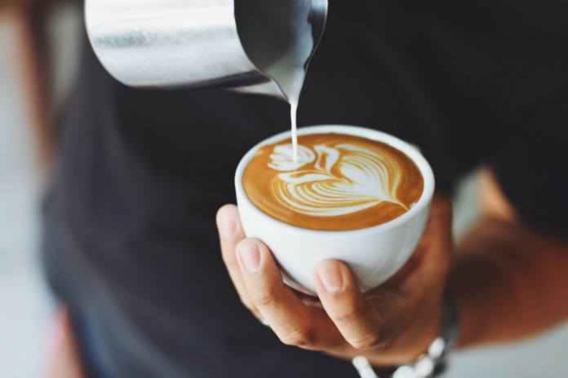 Vader doet moedermelk van dochter in koffie tegen kanker