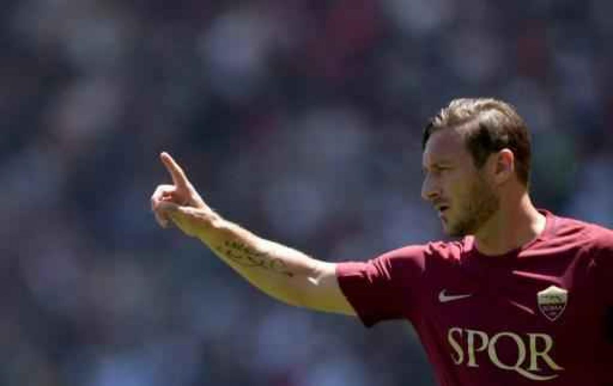 Francesco Totti hangt aan het eind van de maand zijn voetbalschoenen aan de haak