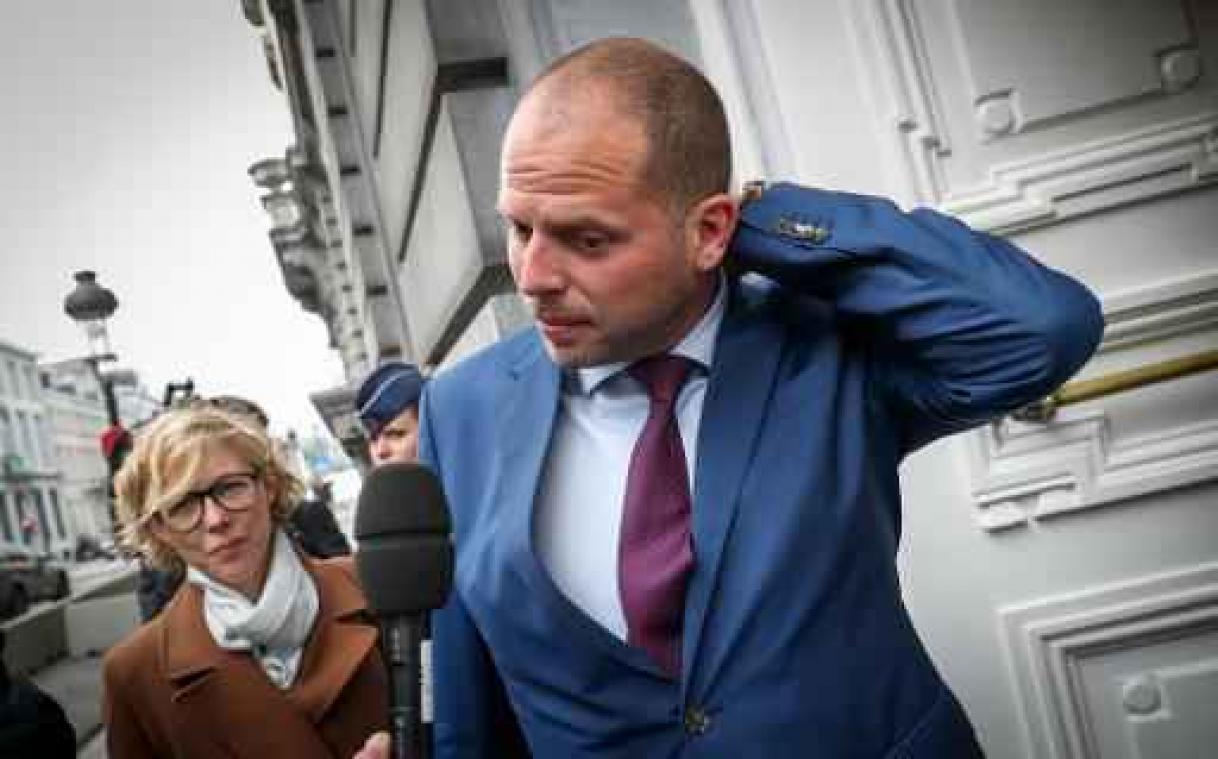 Francken niet van plan procedure voor medische regularisatie te wijzigen