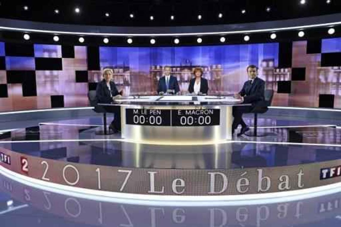 Franse presidentsverkiezingen - Journalisten komen er niet aan te pas in bits debat tussen Macron en Le Pen