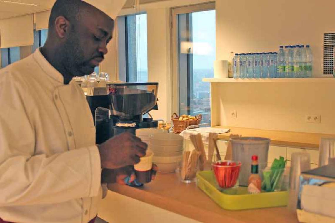 De werkdag van Amine Amazigh, chef de partie in de bedrijfskeuken van Actiris