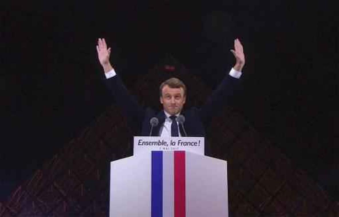 Franse presidentsverkiezingen - Europese hymne begeleidt Macron bij intrede aan Louvre