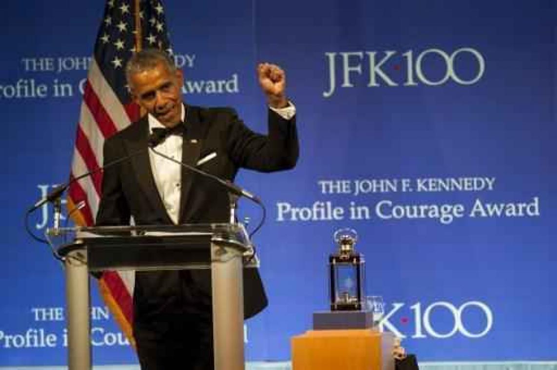 Obama roemt moed van Congresleden die voor zijn gezondheidswet stemden