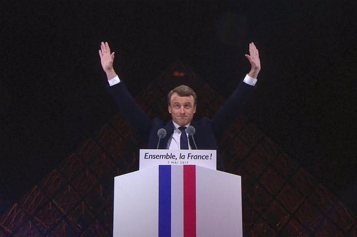 Macron op zoek naar premier en ministers
