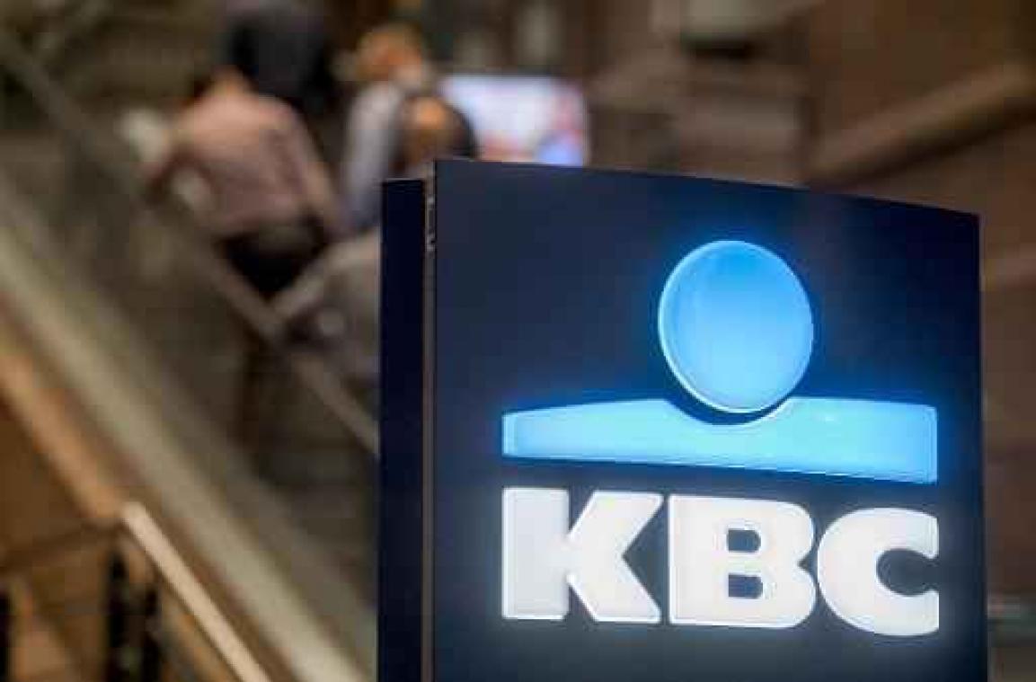 KBC stuurt personeel naar scholen om "financiële geletterdheid" te geven