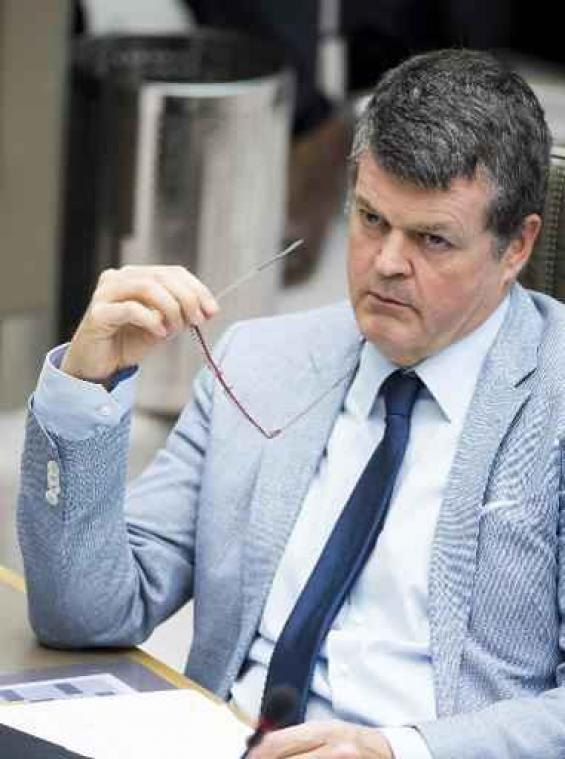 Somers "teleurgesteld" dat verdachten mochten beschikken