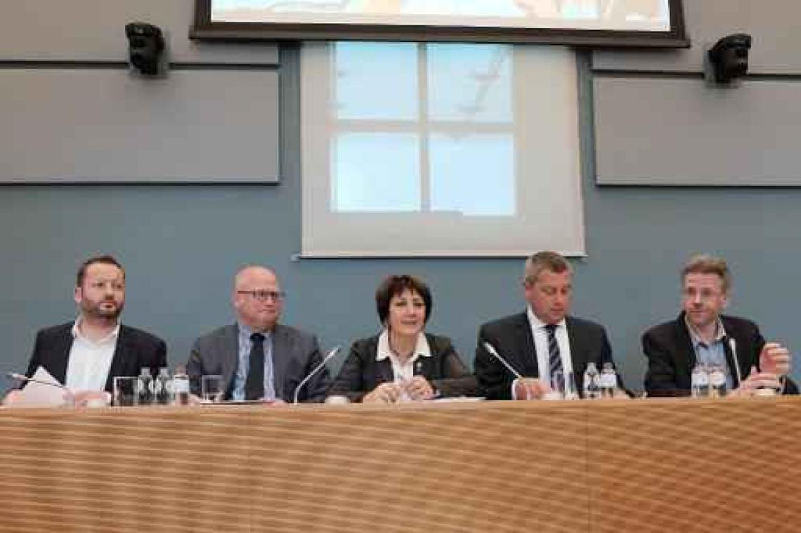 Onderzoekscommissie Publifin vraagt terugbetalingen en vertrek van Moreau en co