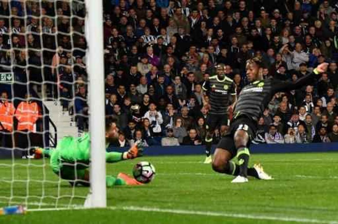 Premier League - Batshuayi helpt Chelsea aan zesde landstitel