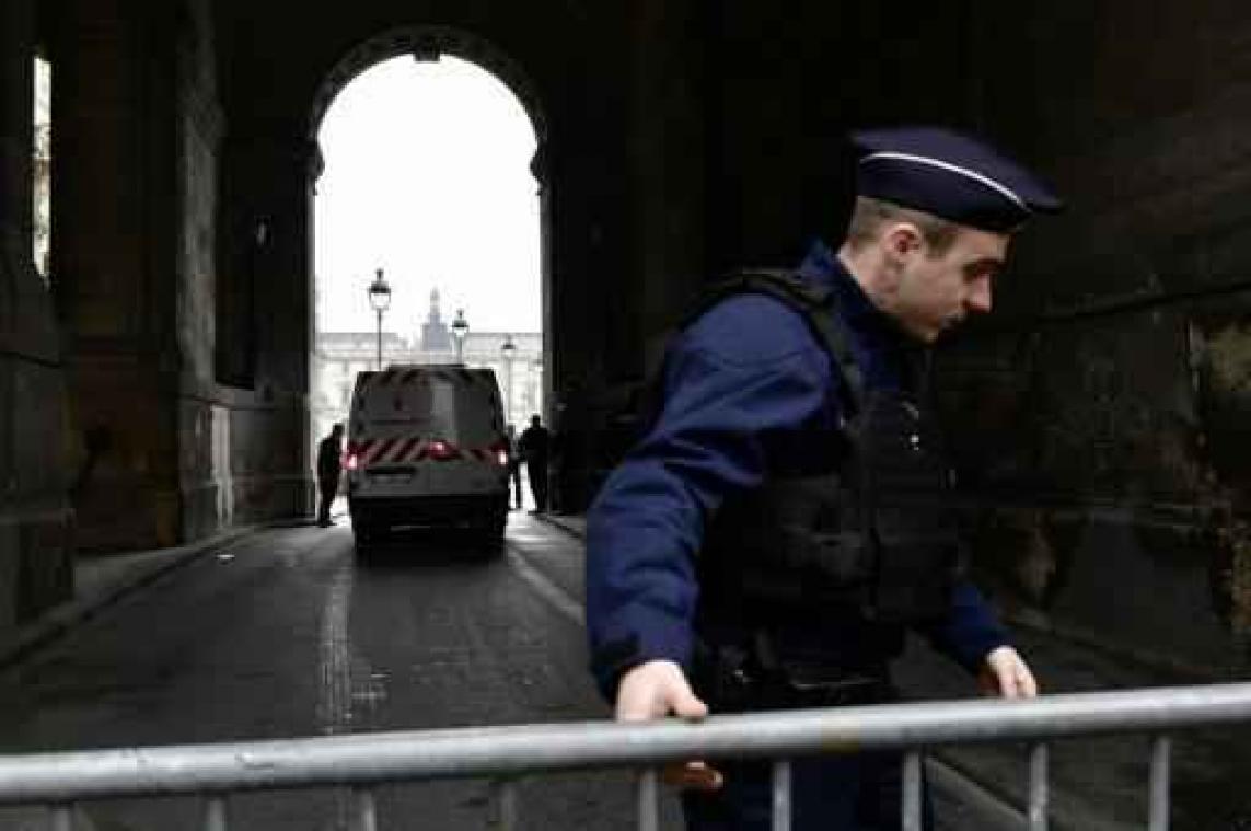 Franse machtsoverdracht onder hoge beveiliging
