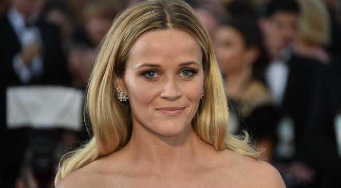 Reese Witherspoon kruipt in de huid van ieders favoriete fee in nieuwe Disney-film
