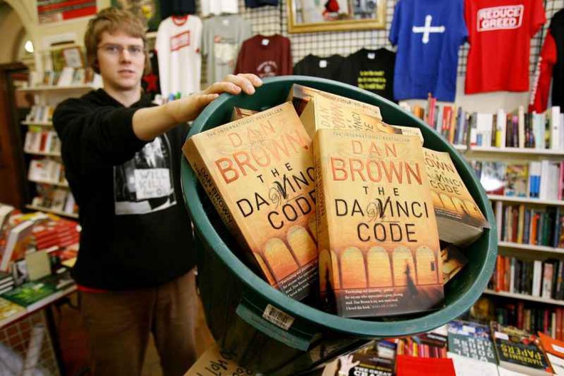 Oxfam-winkel krijgt teveel boeken van the Da Vinci Code