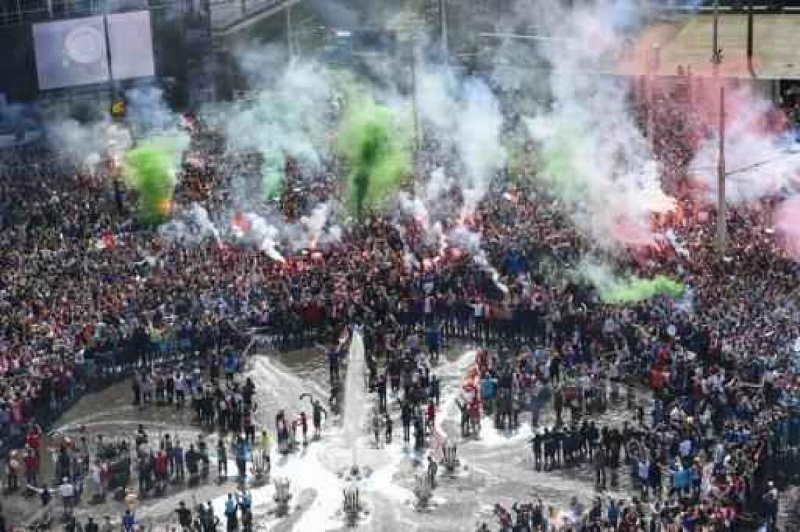 Tienduizenden supporters in Rotterdam voor titelviering Feyenoord