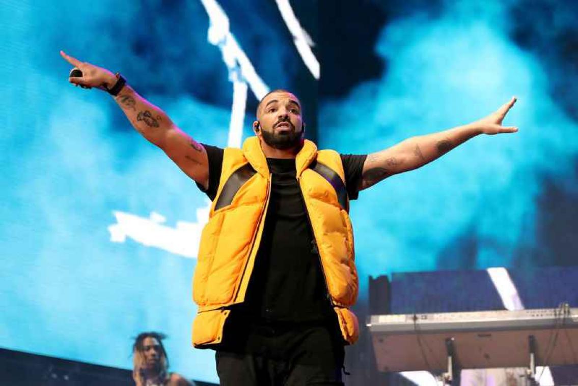 Drake verrast nicht op haar eindejaarsbal
