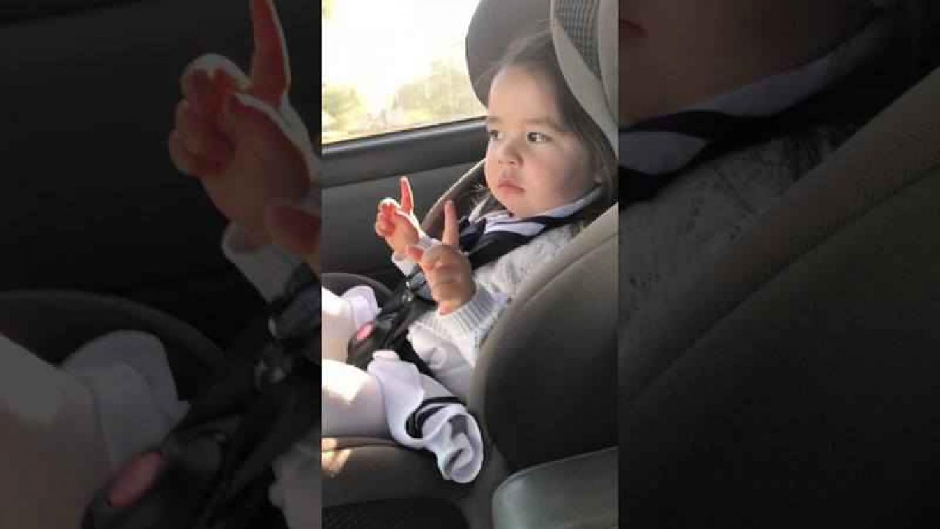 Deze peuter wacht op refrein in 'Uptown Funk' om te dansen