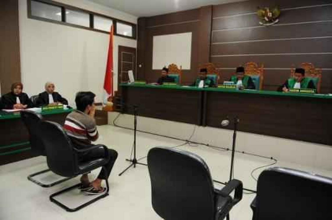 Indonesische rechtbank veroordeelt homostel tot 85 zweepslagen