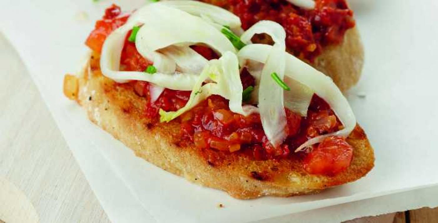 De zomer op je brood: bruschetta met tomatentapenade